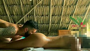 i give beach massages to tourists with good music