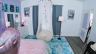 Alexia, how does it feel playing with your ass on valentines?