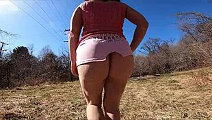 43yo wife flashes big ass at park 😏.