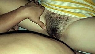 Uh, seks sama anak tiri gue, dia buang celana dalam dan kita ngewe pakai gaun!