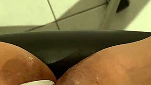 pov i masturabte alone n cum hard