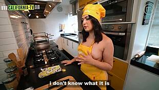 Brazilian Influencer Clara Wellen Caught Naked Opening Door for Delivery Guy