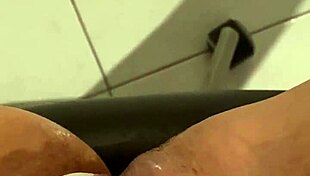 pov i masturabte alone n cum hard