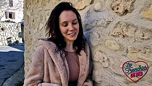 Cataleya, 28, French brunette, such a naughty assistant!
