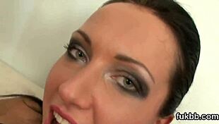 Hot Bombshell Loves Spreading Snatch For Sex