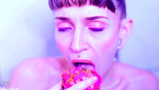 Nude Barefoot Fetish Girl Masturbates Wet Pussy to Squirting