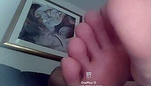 barefeet close-up flexing for foot fetish enthusiasts