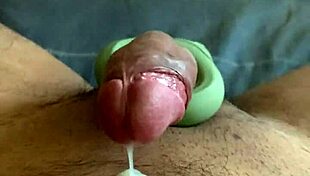 I masturbate and cum loudly with sex toy!