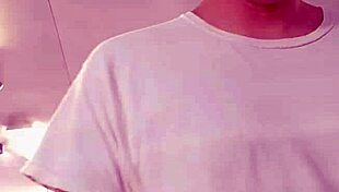 simple selfie clip of enjoying exercise in the gym