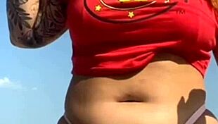 Fiz uma tatuagem na praia e o cara ficou excitado, mostrou foto do pau e pediu pra eu mostrar a buceta