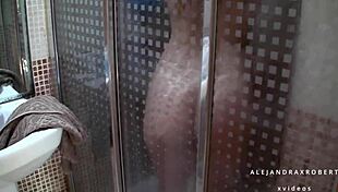 mi casero cobra el mes follando mi estrecha vagina