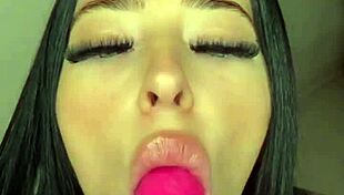 Amateur slut plays with her pussy in a solo session