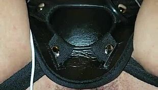 Bold pussy play with dildo and fingering