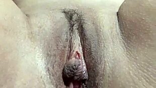 does this latina lesbian squirt in her shower?