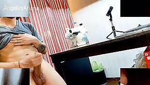 Wah, blowjob terbaik hidup aku mesti dengan kote raksasa, tahu tak?