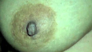 pedi para meu namorado me fazer uma massagem e ele me botou pra mamar e me fez ter um orgasmo com seu pau enorme