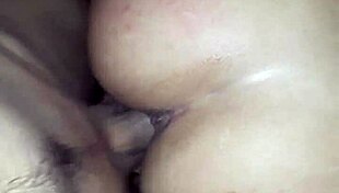 marido e esposa em momento intimo