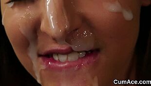 Can you believe this foxy hottie gulping all that sperm on her face in a blowbang?