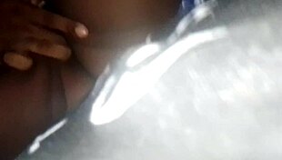 Ela Atingiu Orgasmo Apenas Com Vibrador E Carícias