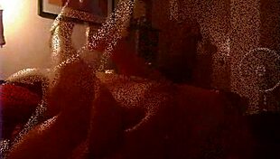 Dövmeli sarışın MILF karı siyah dev sikle grup karışık ırk sahnede oynuyor