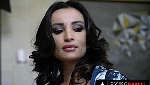 Do you worship alyssia kent's elegant feet?