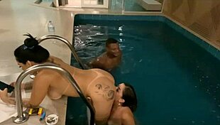 Inside the pool, enjoy a delicious orgy with fucking and sucking 😍