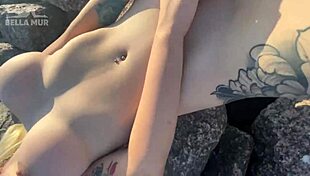 Beach babes crave public exposure and orgasm