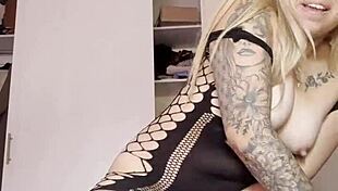 my neighbor is watching me masturbate in front of the window, getting so wet 😏