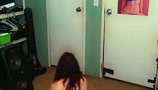 Catherine Grey Twerks On Snapchat