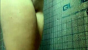 Watch this teen shave her pussy