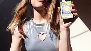 Bonneyuwu shows her beautiful body while reading cards.