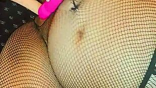 She shows off her nice pregnant pussy in casual chat