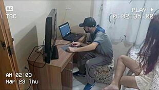 damn, this safada without panties welcomes the net technician for some fun.