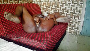 queensandypussy needs someone to fuck my creamy pussy 😍