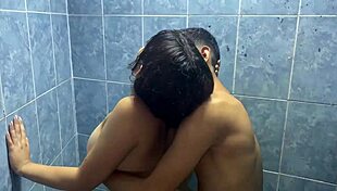 mi madrastra cachona invita a sexo en su cuarto