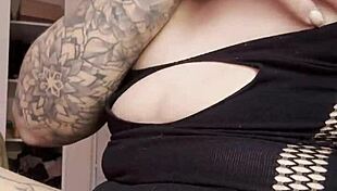 my neighbor is watching me masturbate in front of the window, getting so wet 😏