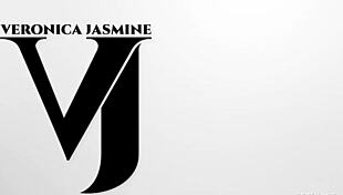 Wow, Curvy Chubby Woman In Leopard Bikini Worships Her Huge Body!