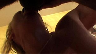 Blonde Mama Kelly Leigh giert nach schwarzem Schwanz. Wie wild kann sie mit dieser Leidenschaft werden?