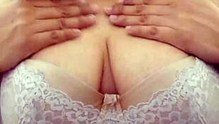 i'm doing a big boobs striptease for my online fans, hope you like it!