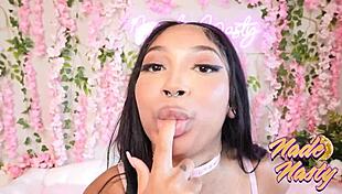 Pinkroom Ep 4 Wicca Lavey mangia culo, succhia cazzo, teaser prodotto da Nade Nasty.