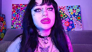 i love deedee love's cum, she's so submissive and goth