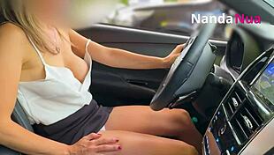 esposa safada exibindo peitos e pagando calcinha para frentista em posto de gasolina