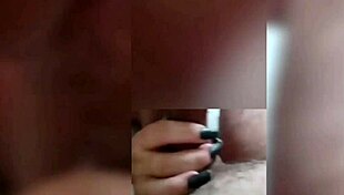 Loira gostosa giving interracial oral to amateurs!