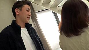 Я одержим этой пышногрудой азиаткой в белье, она даёт дикий доггистайл