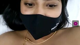 Indian girl performs live sex video