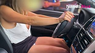 esposa safada exibindo peitos e pagando calcinha para frentista em posto de gasolina