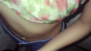 Mis amigos estaban cogiendo en los cuartos y me tuve que coger en el baño de una casa a la morrita enfiestada en una fiesta de compas