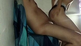 La Puta De Mi Hermanastra Se Corri� El Pantie Y Cabalg� Sobre Mi Gran Polla Sin Cond�n