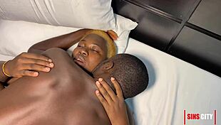 Wet Sarah in Sins City enjoys a pleasurable moment with Donazy 😏