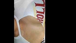 Me cumming on her tits 😏